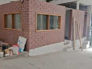 Foto 4 de Galpón  Comercial en  renta - 3 Oficinas - Dos baños - Sector Industrial