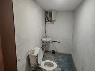 Foto 5 de Galpón  Comercial en  renta - 3 Oficinas - Dos baños - Sector Industrial