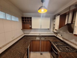 Foto 8 de 11 de Septiembre 4500. Semipiso de tres ambientes. Cochera. Balcón con parrilla. Pileta