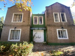 Foto 2 de Venta - Casa 5 amb. Pileta, Jardín y Quincho - 2 Lotes / Los Ñanduces