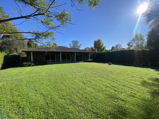 Foto 5 de Venta - Casa 5 amb. Pileta, Jardín y Quincho - 2 Lotes / Los Ñanduces