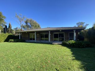 Foto 8 de Venta - Casa 5 amb. Pileta, Jardín y Quincho - 2 Lotes / Los Ñanduces