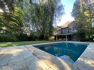 Foto 1 de Venta - Casa 5 amb. Pileta, Jardín y Quincho - 2 Lotes / Los Ñanduces
