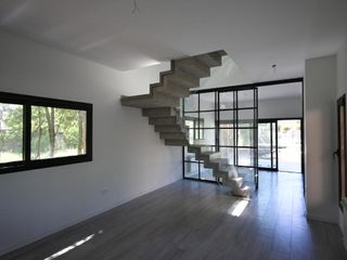 Foto 5 de ALQUILER - Casa de 3 dormitorios - Roldan.