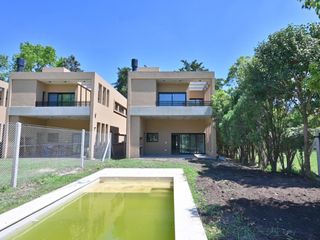 Foto 1 de ALQUILER - Casa de 3 dormitorios - Roldan.
