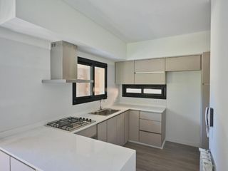 Foto 2 de ALQUILER - Casa de 3 dormitorios - Roldan.