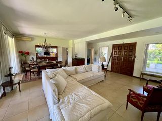 Foto 23 de Santa Barbara Casa venta en 1 planta, muy practica, 5 ambientes, pileta