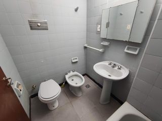 Foto 11 de Departamento de 2 Dormitorios y Comodín en Alquiler, Centro, Rosario