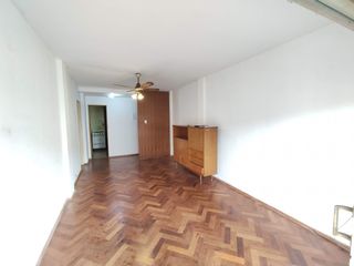 Foto 2 de Departamento de 2 Dormitorios y Comodín en Alquiler, Centro, Rosario