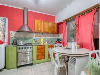 Foto 21 de Casa en venta - 7 dormitorios 5 baños y 2 cocheras - 300mts2  totales - Villa Elvira
