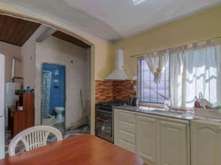 Foto 4 de Casa en venta - 7 dormitorios 5 baños y 2 cocheras - 300mts2  totales - Villa Elvira