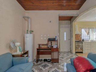Foto 2 de Casa en venta - 7 dormitorios 5 baños y 2 cocheras - 300mts2  totales - Villa Elvira