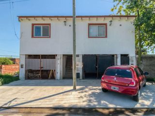 Foto 1 de Casa en venta - 7 dormitorios 5 baños y 2 cocheras - 300mts2  totales - Villa Elvira