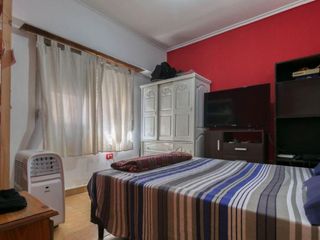 Foto 13 de Casa en venta - 7 dormitorios 5 baños y 2 cocheras - 300mts2  totales - Villa Elvira