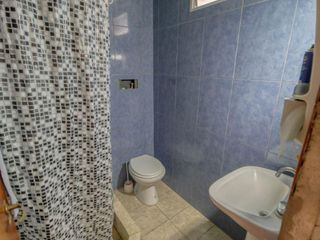Foto 22 de Casa en venta - 7 dormitorios 5 baños y 2 cocheras - 300mts2  totales - Villa Elvira