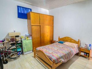Foto 12 de Casa en venta - 7 dormitorios 5 baños y 2 cocheras - 300mts2  totales - Villa Elvira