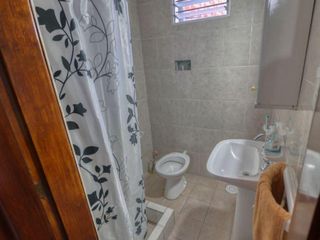 Foto 16 de Casa en venta - 7 dormitorios 5 baños y 2 cocheras - 300mts2  totales - Villa Elvira