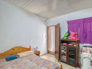 Foto 11 de Casa en venta - 7 dormitorios 5 baños y 2 cocheras - 300mts2  totales - Villa Elvira