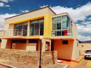 Foto 1 de Casa de Venta Independiente en Conjunto Los Chillos Sector. Mirasierra