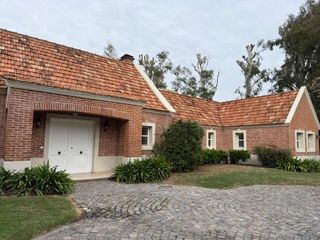 Foto 2 de Impecable casa con gran jardin