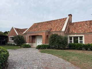 Foto 1 de Impecable casa con gran jardin