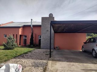 Foto 1 de Casa en venta - 3 Dormitorios 2 Baños - Arana