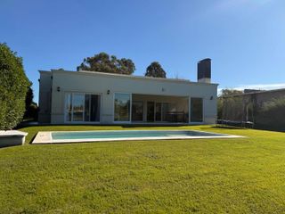 Foto 1 de Casa en venta - 3 Dormitorios 3 Baños - Mar del Plata