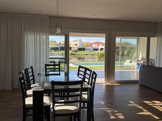 Foto 8 de Casa en venta - 3 Dormitorios 3 Baños - Mar del Plata