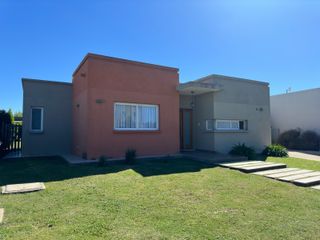 Foto 2 de Casa con pileta en venta - San Eduardo  - Pilar del Este - Pilar