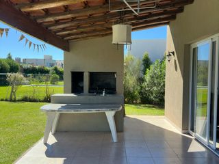 Foto 11 de Casa con pileta en venta - San Eduardo  - Pilar del Este - Pilar