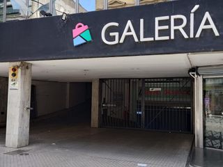 Foto 1 de Cochera en alquiler en Maipu 824/84