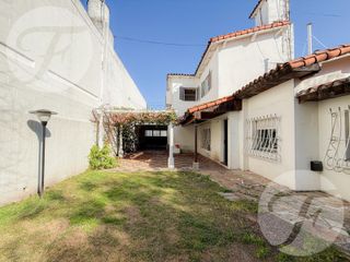 Foto 3 de Casa en Alquiler – 4 Amb.   Habitación de Servicio – Castelar Sur – Av. Zeballos