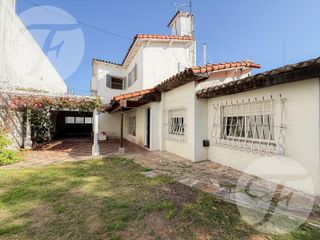 Foto 1 de Casa en Alquiler – 4 Amb.   Habitación de Servicio – Castelar Sur – Av. Zeballos