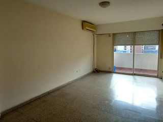 Foto 3 de VENTA SEMIPISO 3 DORM 2 BAÑOS Y 2 BALCONES CENTRO