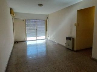 Foto 2 de VENTA SEMIPISO 3 DORM 2 BAÑOS Y 2 BALCONES CENTRO