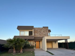 Foto 1 de Casa en  Barrio MIlcayac