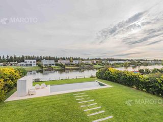Foto 3 de CASA EN VENTA AL AGUA EN SAN MATIAS - CUATRO DORMITORIOS -