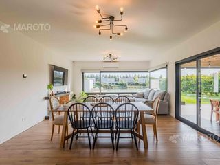 Foto 10 de CASA EN VENTA AL AGUA EN SAN MATIAS - CUATRO DORMITORIOS -