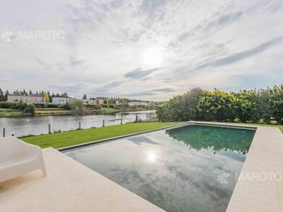 Foto 2 de CASA EN VENTA AL AGUA EN SAN MATIAS - CUATRO DORMITORIOS -