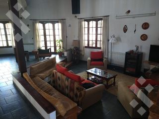 Foto 3 de VENTA CASA 5 DORMITORIOS  - B° CONFLUENCIA RURAL - NEUQUEN