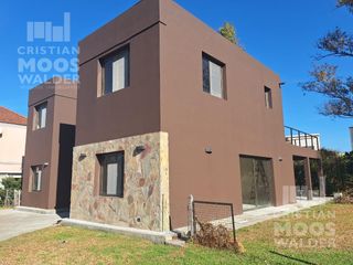 Foto 3 de Apta Crédito Casa en venta 4 ambientes Fincas del Lago