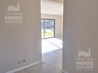 Foto 6 de Apta Crédito Casa en venta 4 ambientes Fincas del Lago