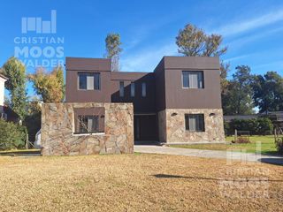 Foto 2 de Apta Crédito Casa en venta 4 ambientes Fincas del Lago