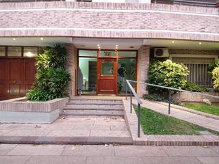 Foto 3 de Departamento de 3 ambientes con cochera cubierta. Excelente ubicación céntrica.- Banfield E
