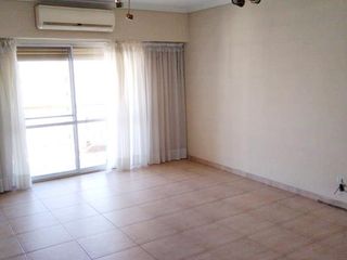 Foto 5 de Departamento de 3 ambientes con cochera cubierta. Excelente ubicación céntrica.- Banfield E