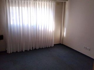 Foto 8 de Departamento de 3 ambientes con cochera cubierta. Excelente ubicación céntrica.- Banfield E