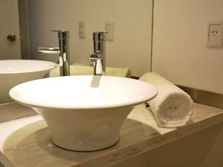 Foto 9 de Moderno y luminoso estudio. Jacuzzi, quincho y asador en la terraza!!