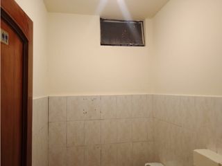Foto 10 de Jipijapa, Local Comercial, 100m2, 2 Ambientes, 1 Baño