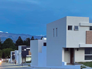 Foto 15 de SECTOR CONOCOTO - LA SALLE , EN VENTA CASA 2D + ESTUDIO, 87M2 + PATIO 10 M2