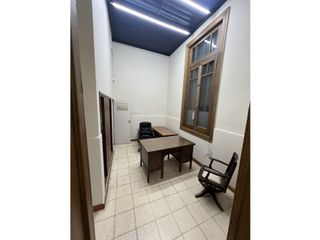 Foto 6 de Oficinas en alquiler a la calle.......